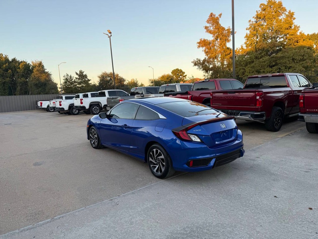 Honda Civic Coupe Vehicle Full-screen Gallery Image 04