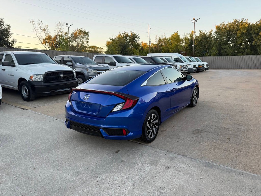 Honda Civic Coupe Vehicle Full-screen Gallery Image 05