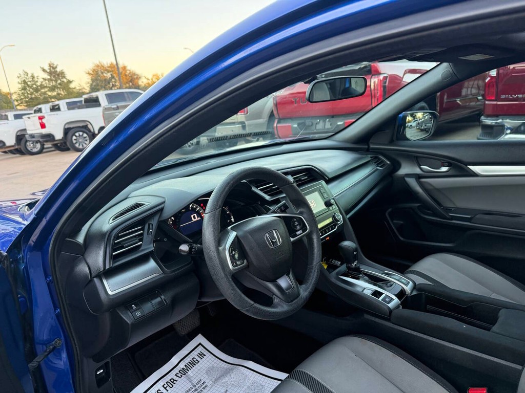 Honda Civic Coupe Vehicle Full-screen Gallery Image 06