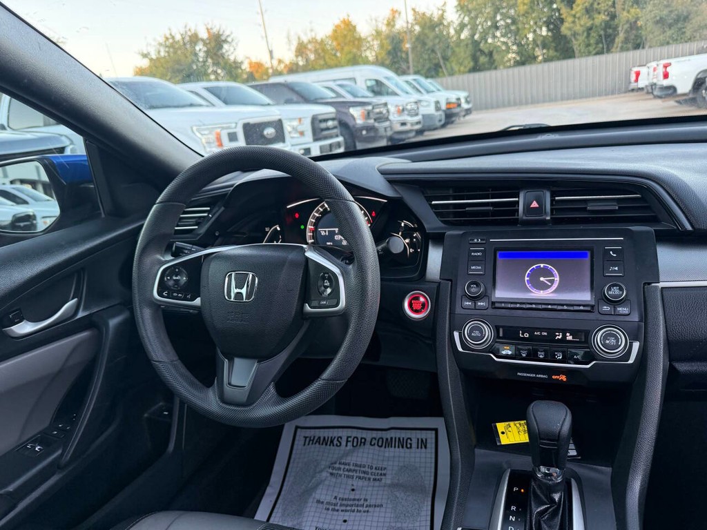 Honda Civic Coupe Vehicle Full-screen Gallery Image 16