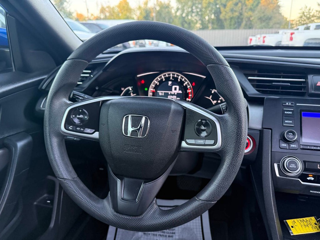 Honda Civic Coupe Vehicle Full-screen Gallery Image 17