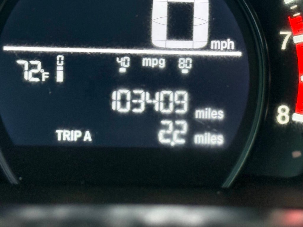 Honda Civic Coupe Vehicle Full-screen Gallery Image 27