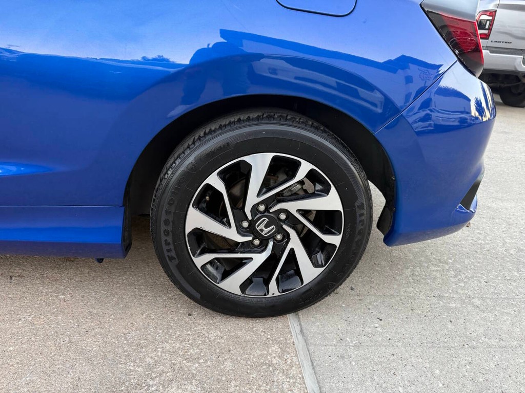 Honda Civic Coupe Vehicle Full-screen Gallery Image 30