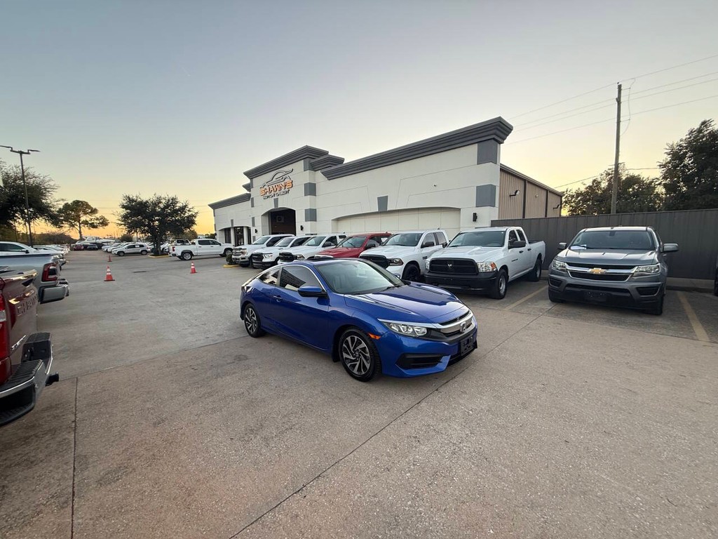 Honda Civic Coupe Vehicle Full-screen Gallery Image 37