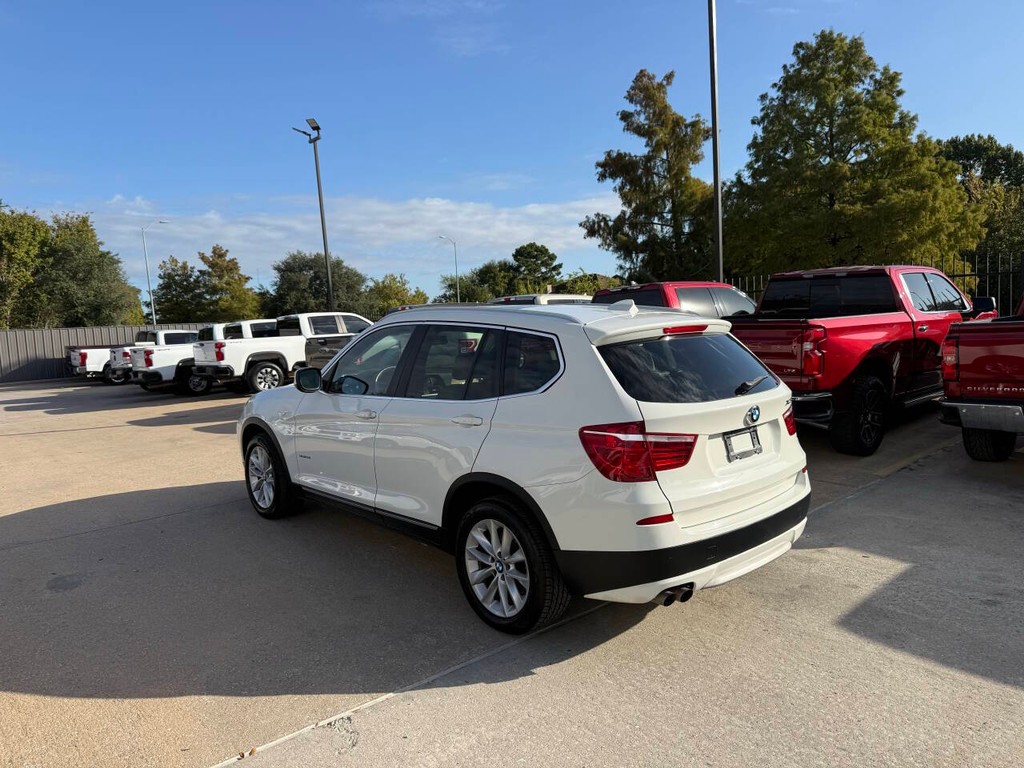 BMW X3 Vehicle Full-screen Gallery Image 04