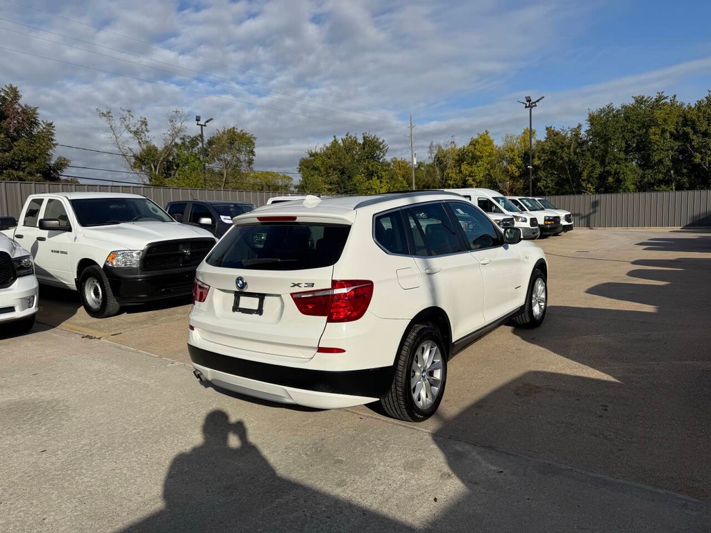 BMW X3 Vehicle Full-screen Gallery Image 05