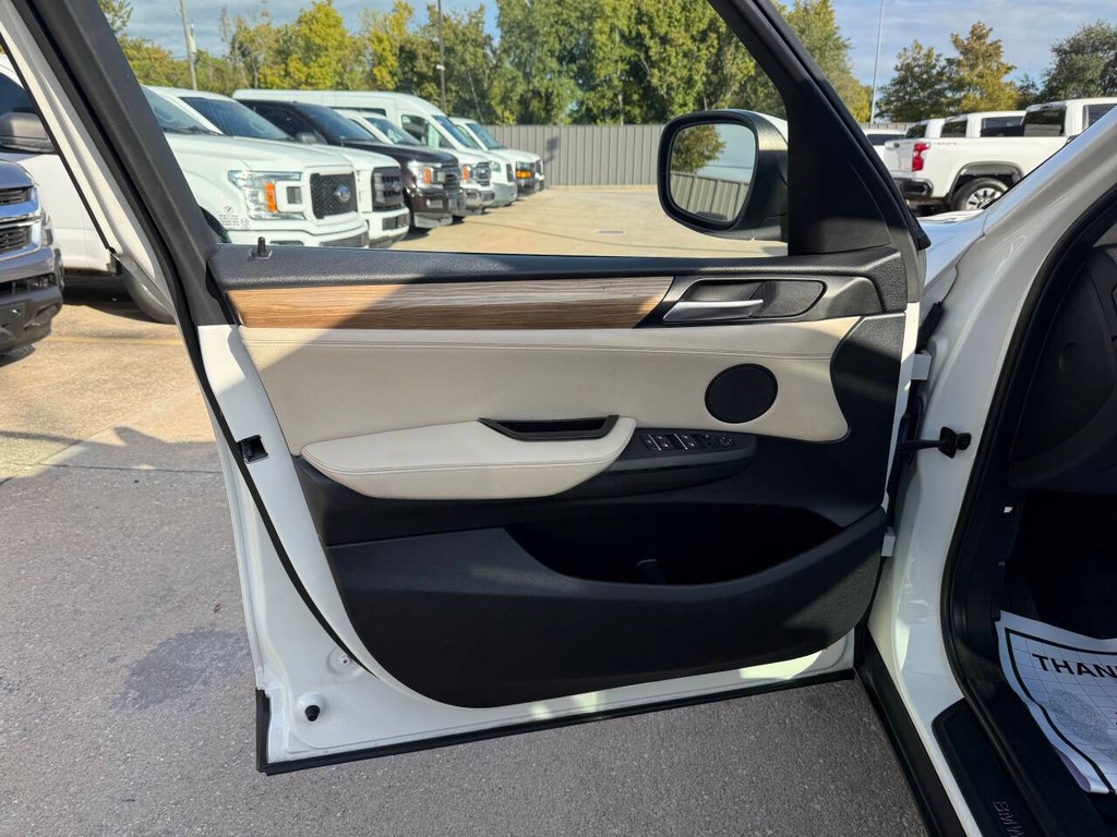 BMW X3 Vehicle Full-screen Gallery Image 08