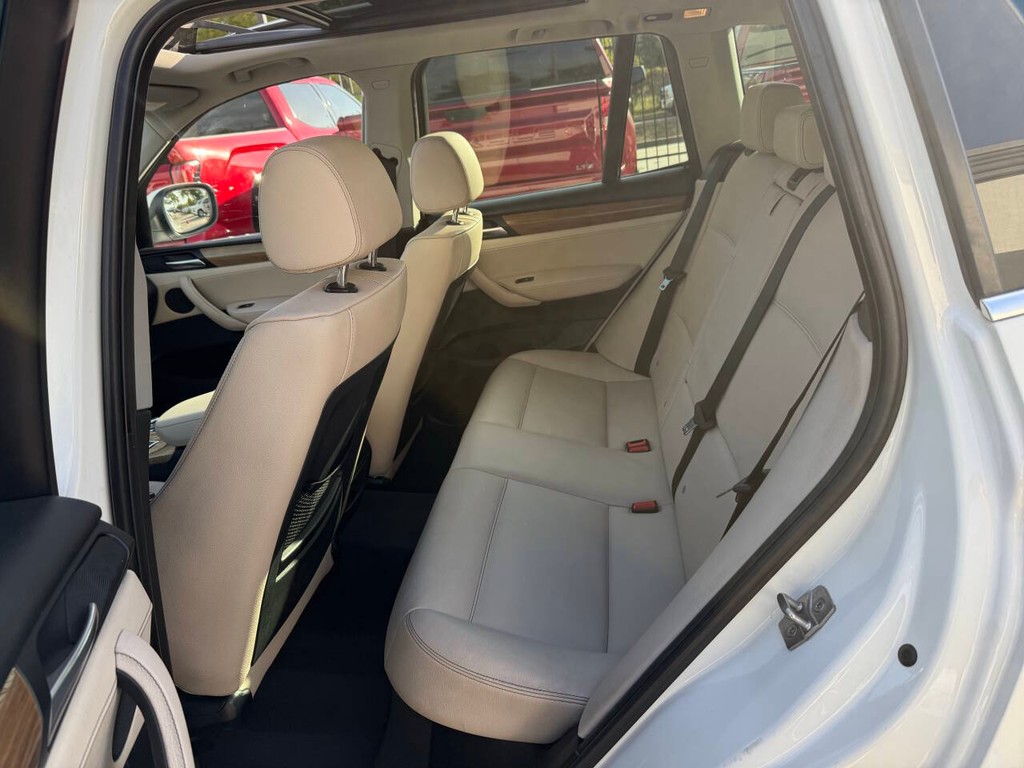 BMW X3 Vehicle Full-screen Gallery Image 14