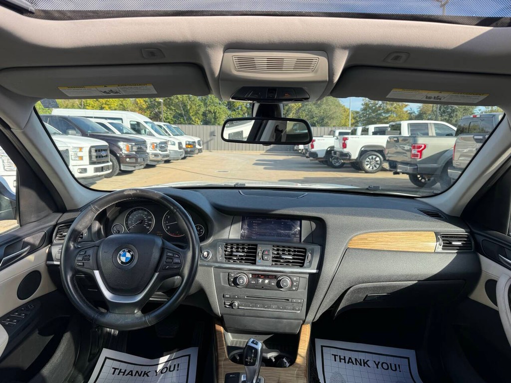 BMW X3 Vehicle Full-screen Gallery Image 18