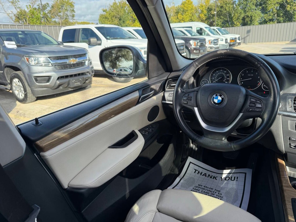 BMW X3 Vehicle Full-screen Gallery Image 19