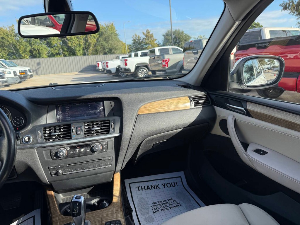 BMW X3 Vehicle Full-screen Gallery Image 21