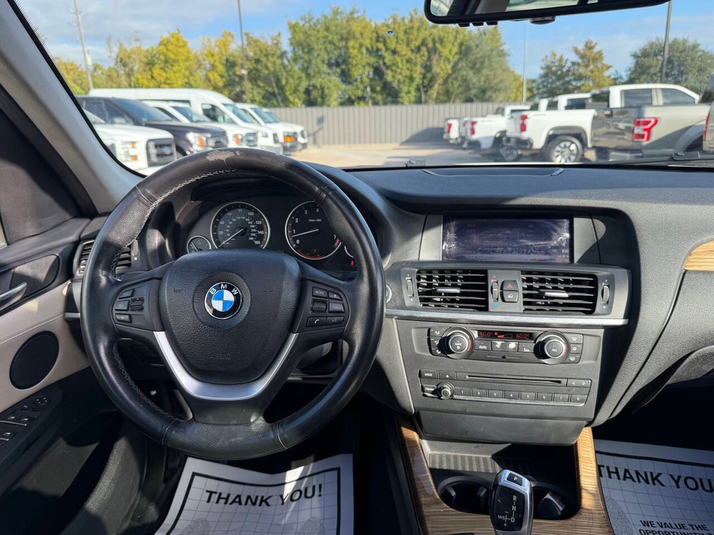 BMW X3 Vehicle Full-screen Gallery Image 22