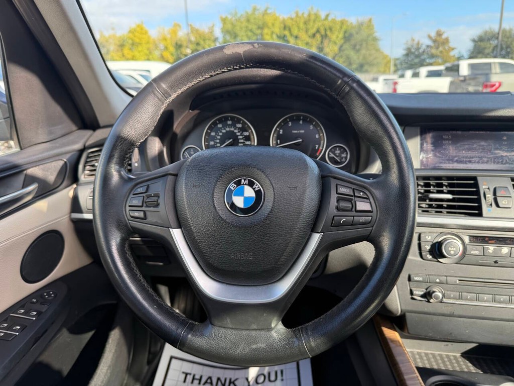 BMW X3 Vehicle Full-screen Gallery Image 23