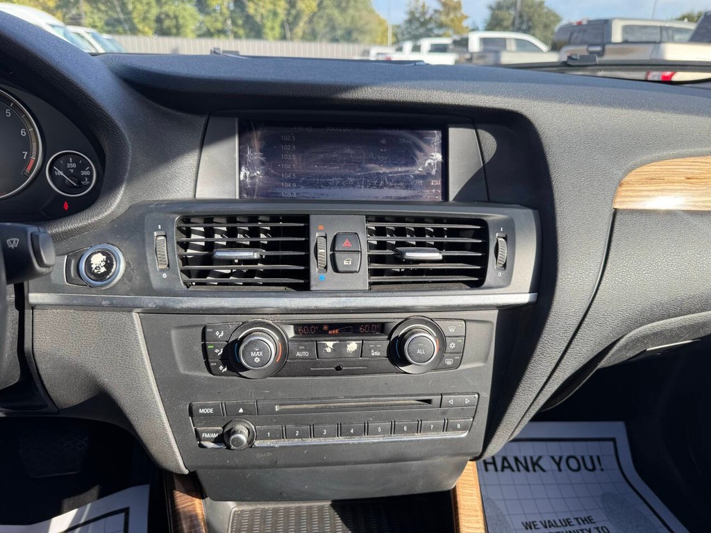 BMW X3 Vehicle Full-screen Gallery Image 25