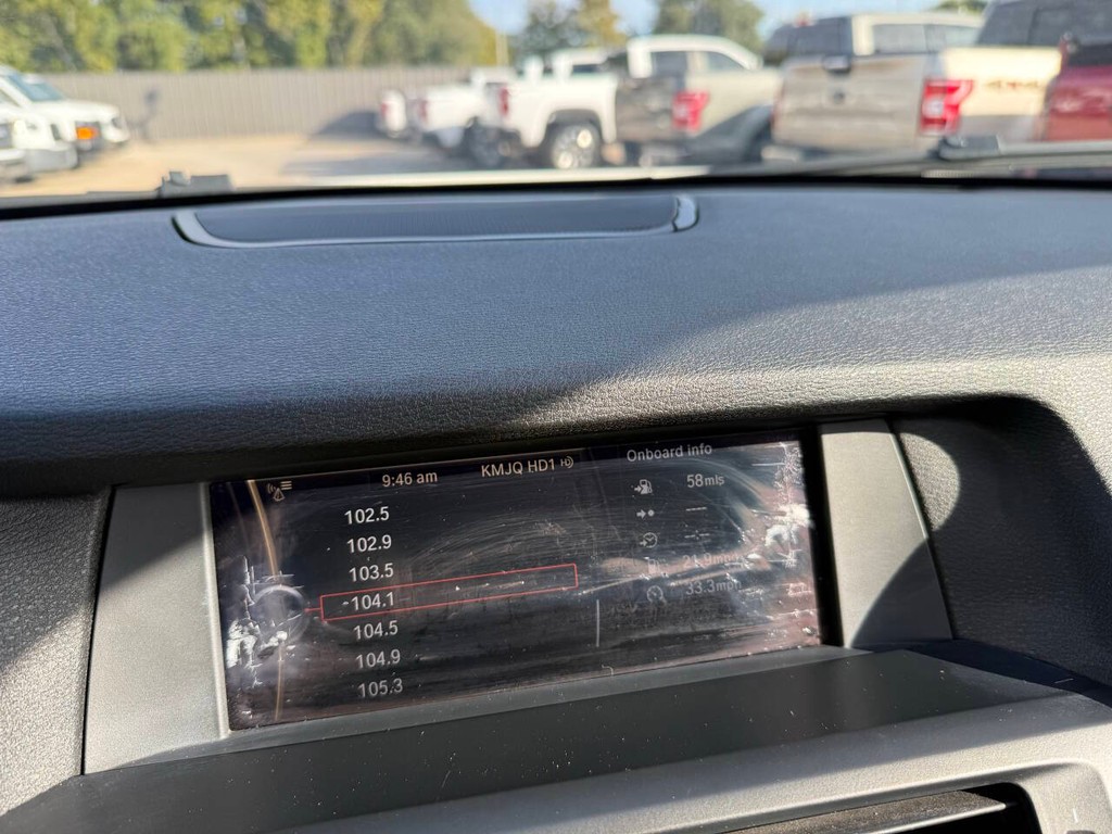 BMW X3 Vehicle Full-screen Gallery Image 26