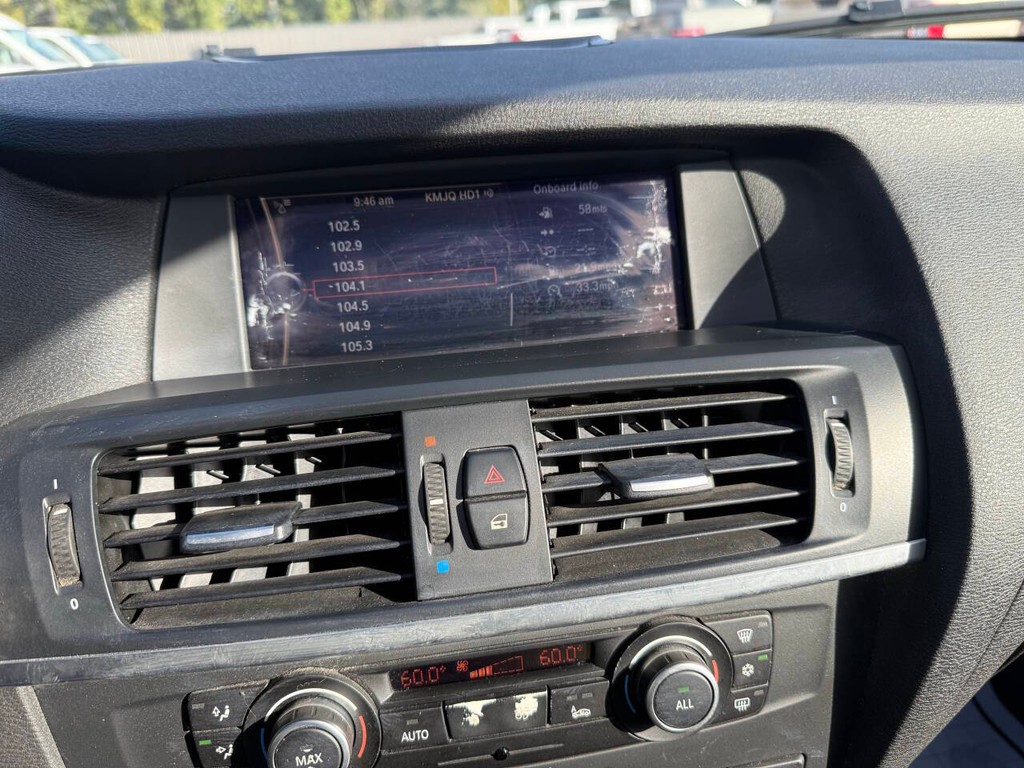 BMW X3 Vehicle Full-screen Gallery Image 27