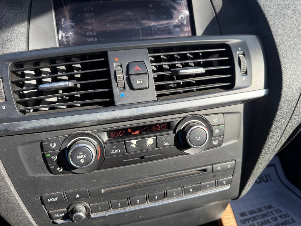 BMW X3 Vehicle Full-screen Gallery Image 28