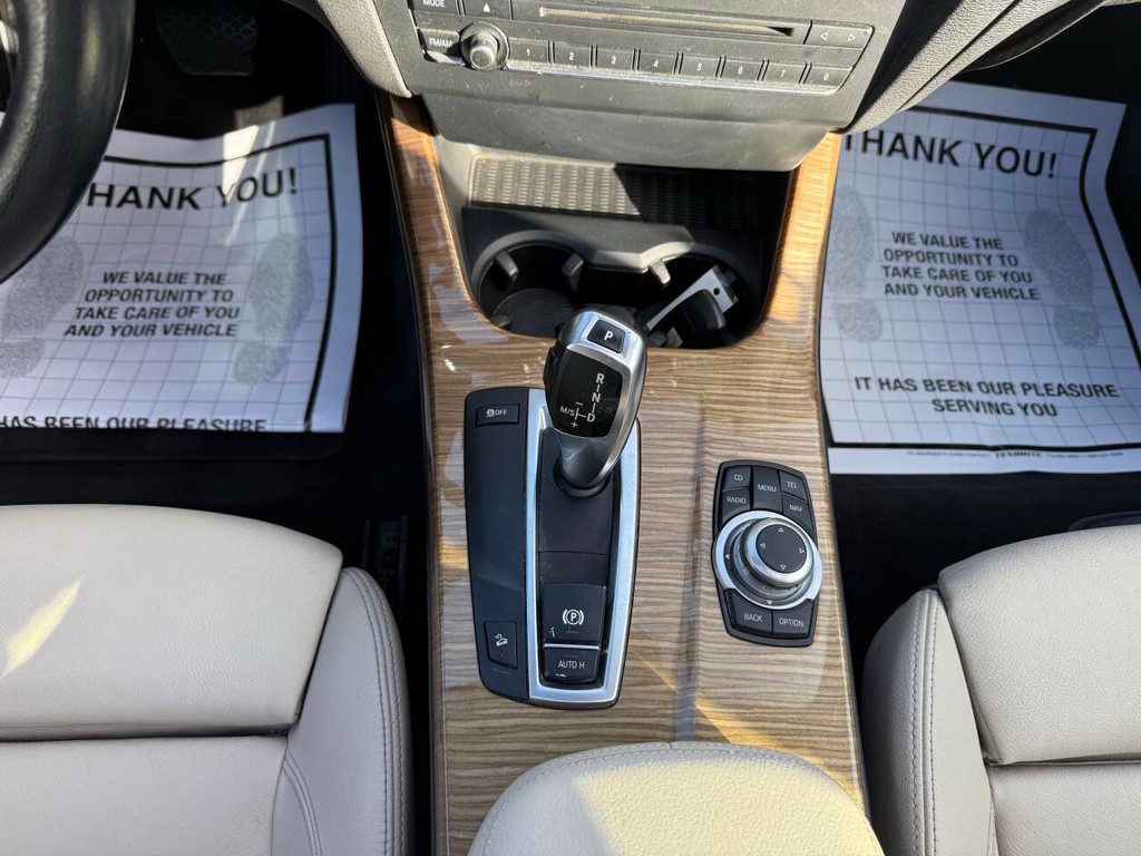 BMW X3 Vehicle Full-screen Gallery Image 29