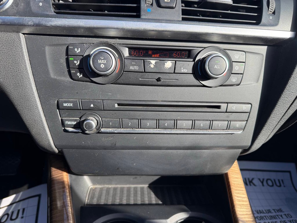 BMW X3 Vehicle Full-screen Gallery Image 30