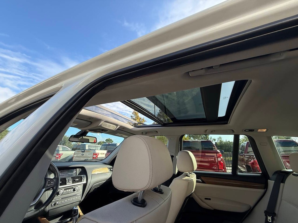 BMW X3 Vehicle Full-screen Gallery Image 33