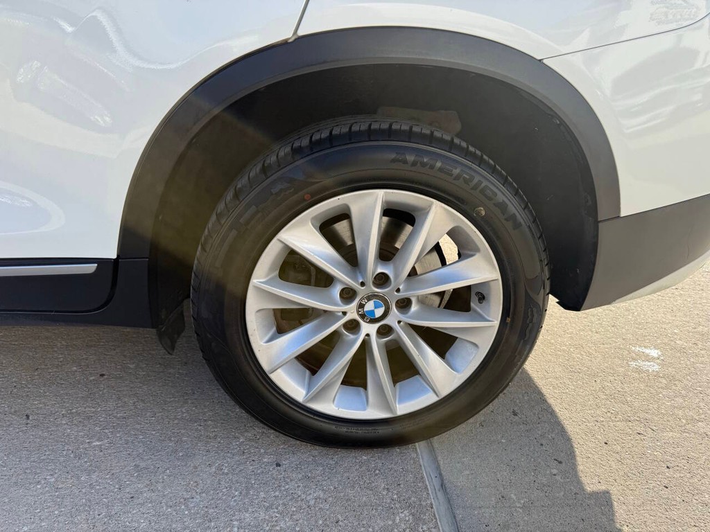 BMW X3 Vehicle Full-screen Gallery Image 38