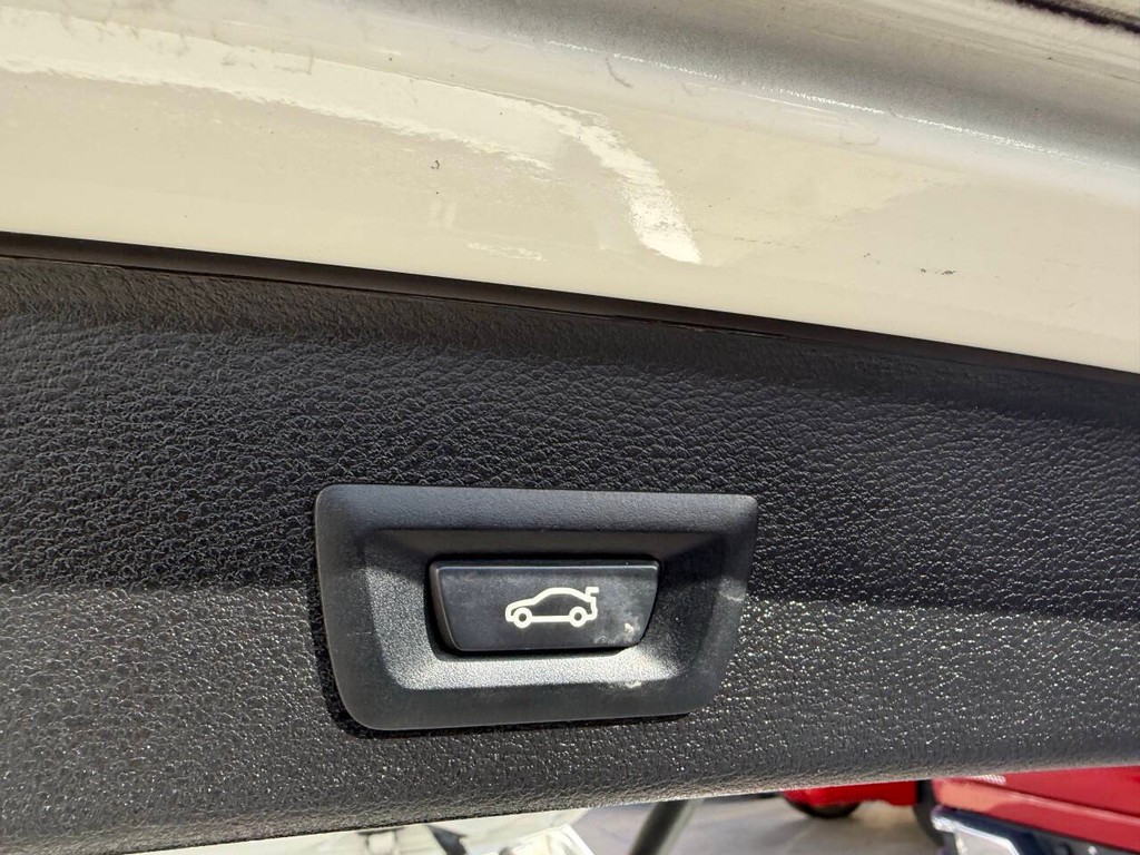 BMW X3 Vehicle Full-screen Gallery Image 40