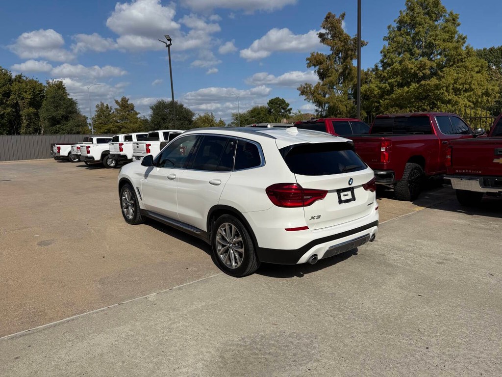 BMW X3 Vehicle Full-screen Gallery Image 04