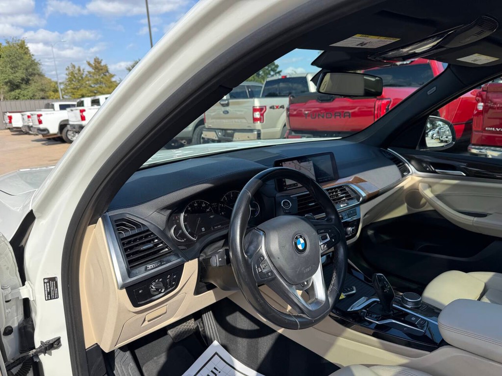 BMW X3 Vehicle Full-screen Gallery Image 06