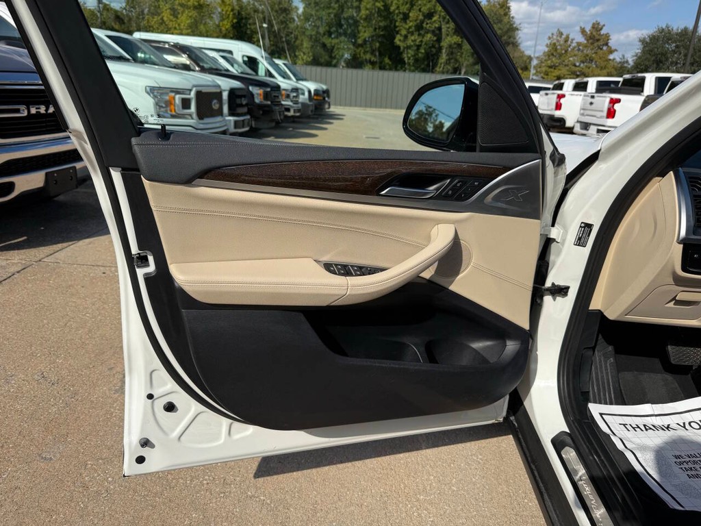 BMW X3 Vehicle Full-screen Gallery Image 08