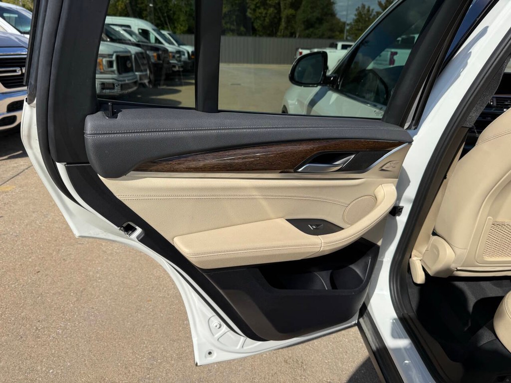 BMW X3 Vehicle Full-screen Gallery Image 14