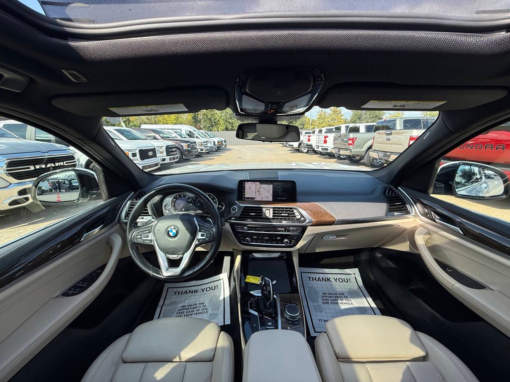 BMW X3 Vehicle Full-screen Gallery Image 18