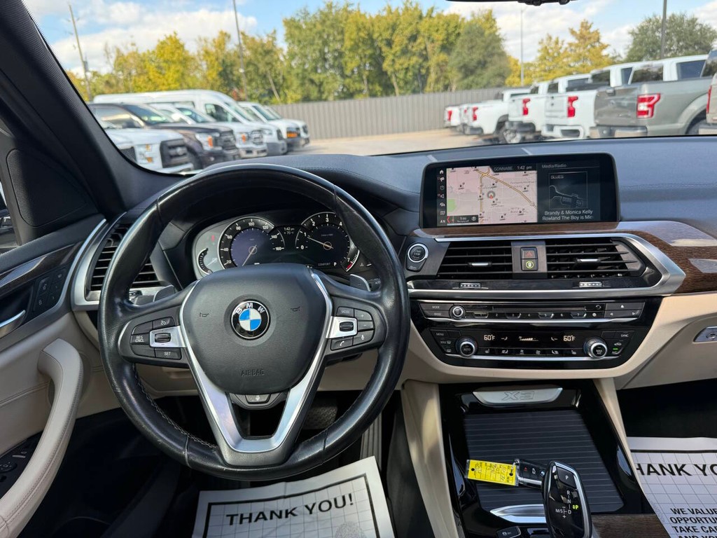 BMW X3 Vehicle Full-screen Gallery Image 21