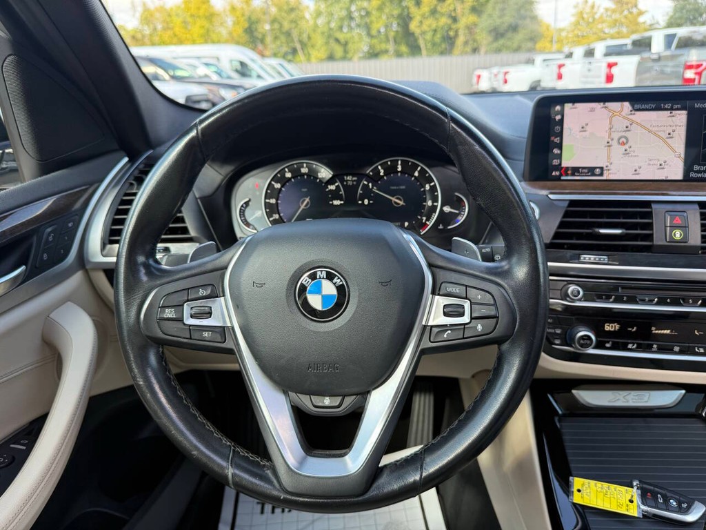 BMW X3 Vehicle Full-screen Gallery Image 22