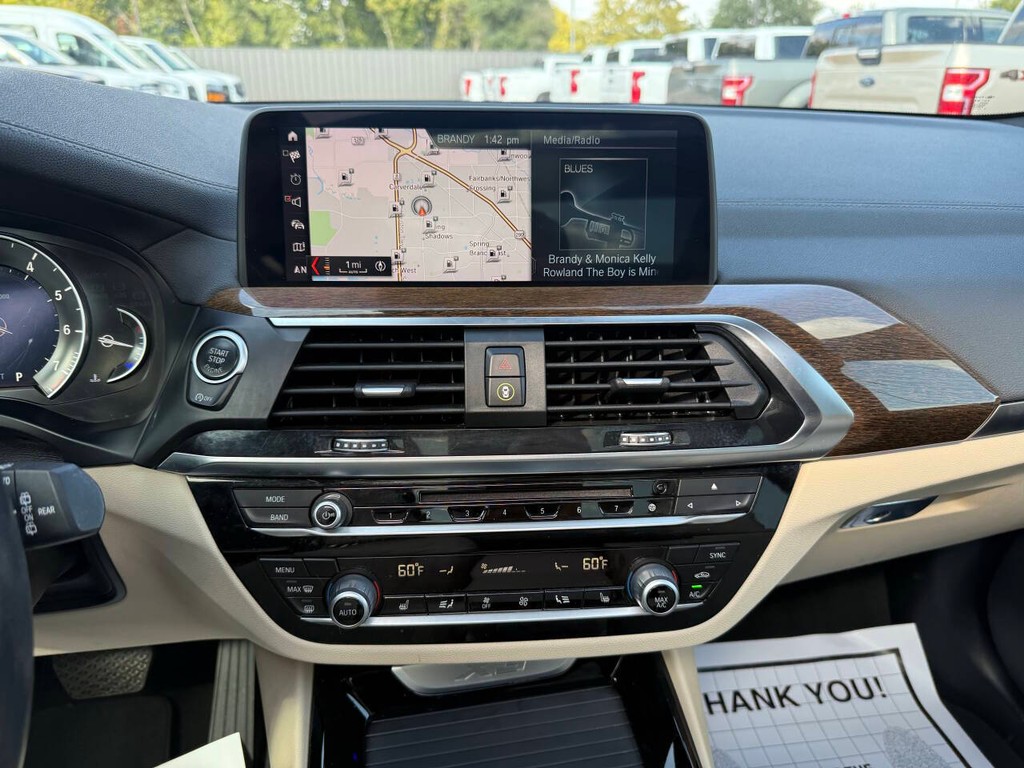 BMW X3 Vehicle Full-screen Gallery Image 24