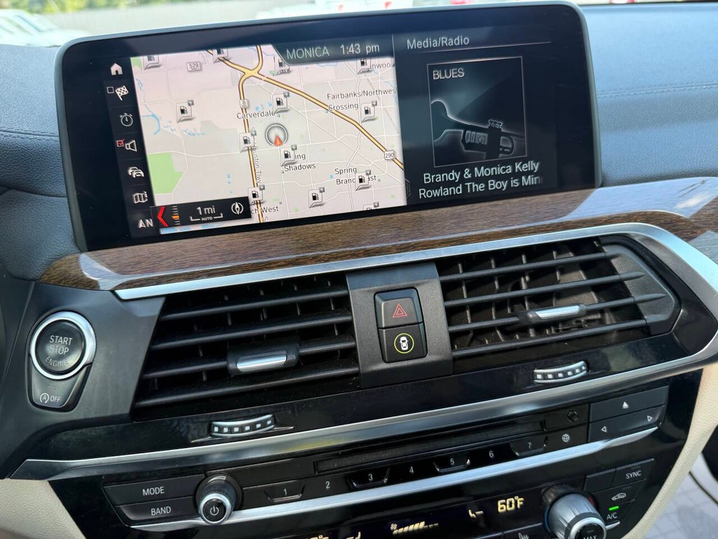 BMW X3 Vehicle Full-screen Gallery Image 27