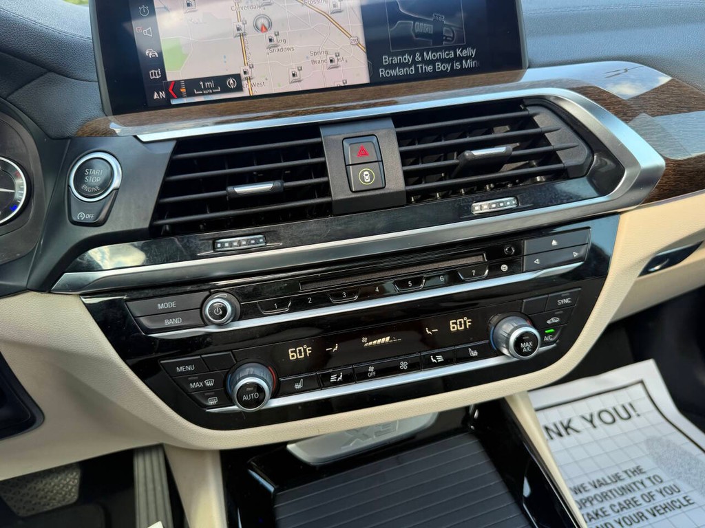 BMW X3 Vehicle Full-screen Gallery Image 28