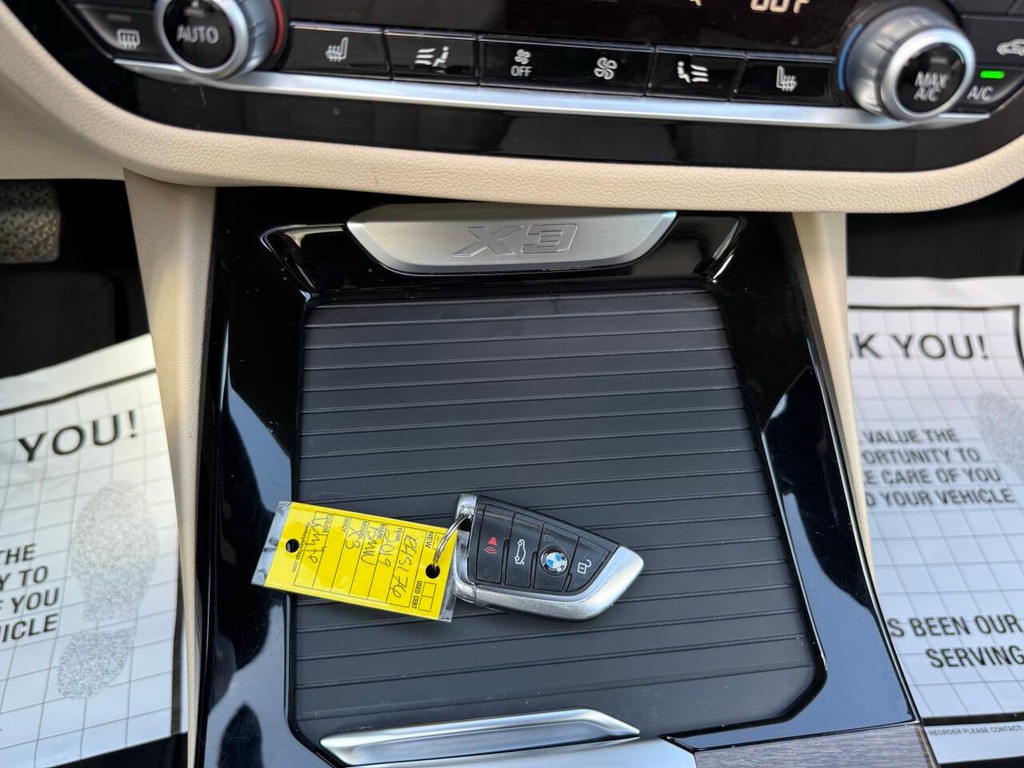 BMW X3 Vehicle Full-screen Gallery Image 29