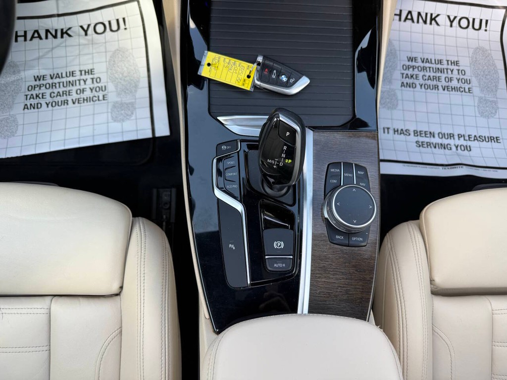 BMW X3 Vehicle Full-screen Gallery Image 30