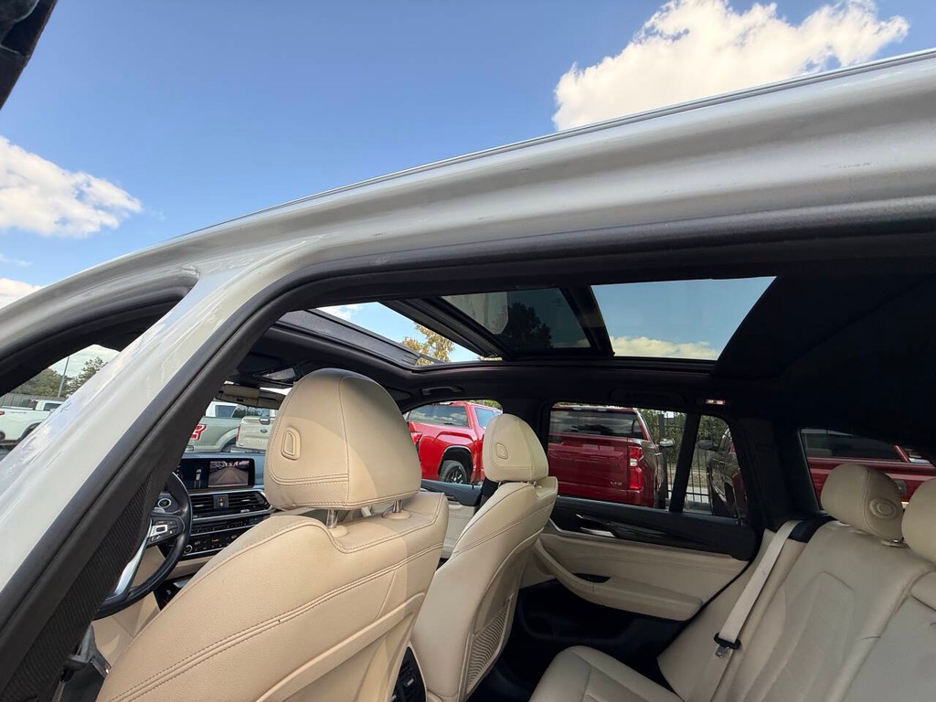 BMW X3 Vehicle Full-screen Gallery Image 33