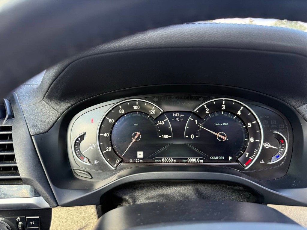 BMW X3 Vehicle Full-screen Gallery Image 34