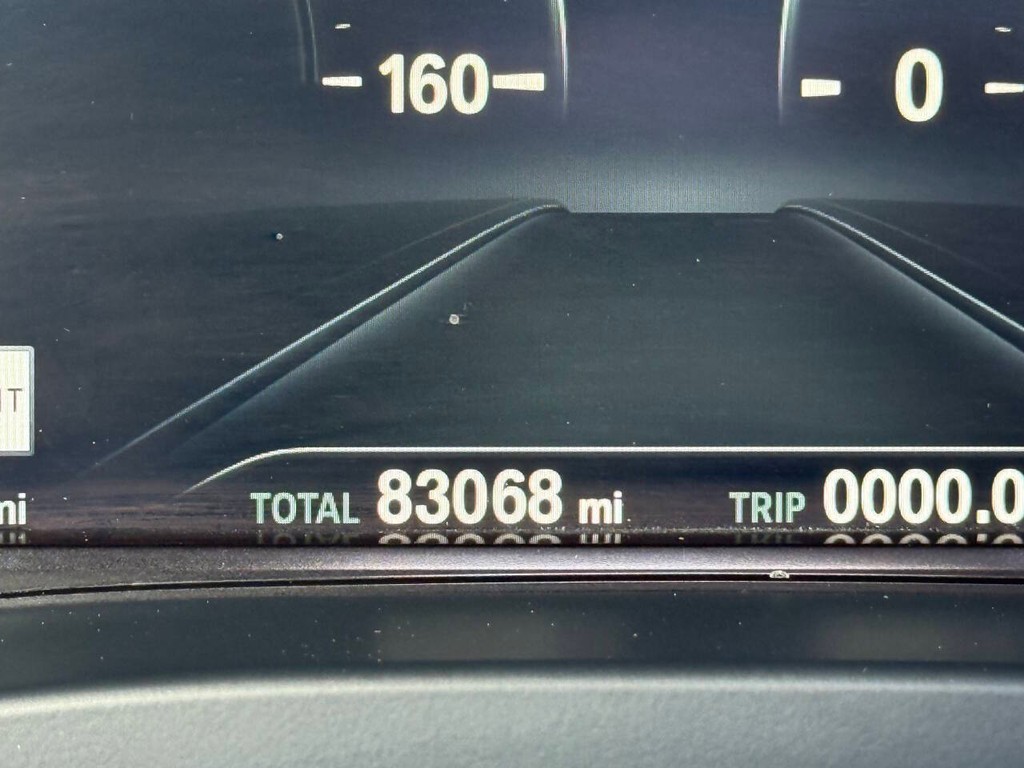 BMW X3 Vehicle Full-screen Gallery Image 35