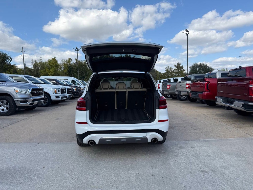 BMW X3 Vehicle Full-screen Gallery Image 39