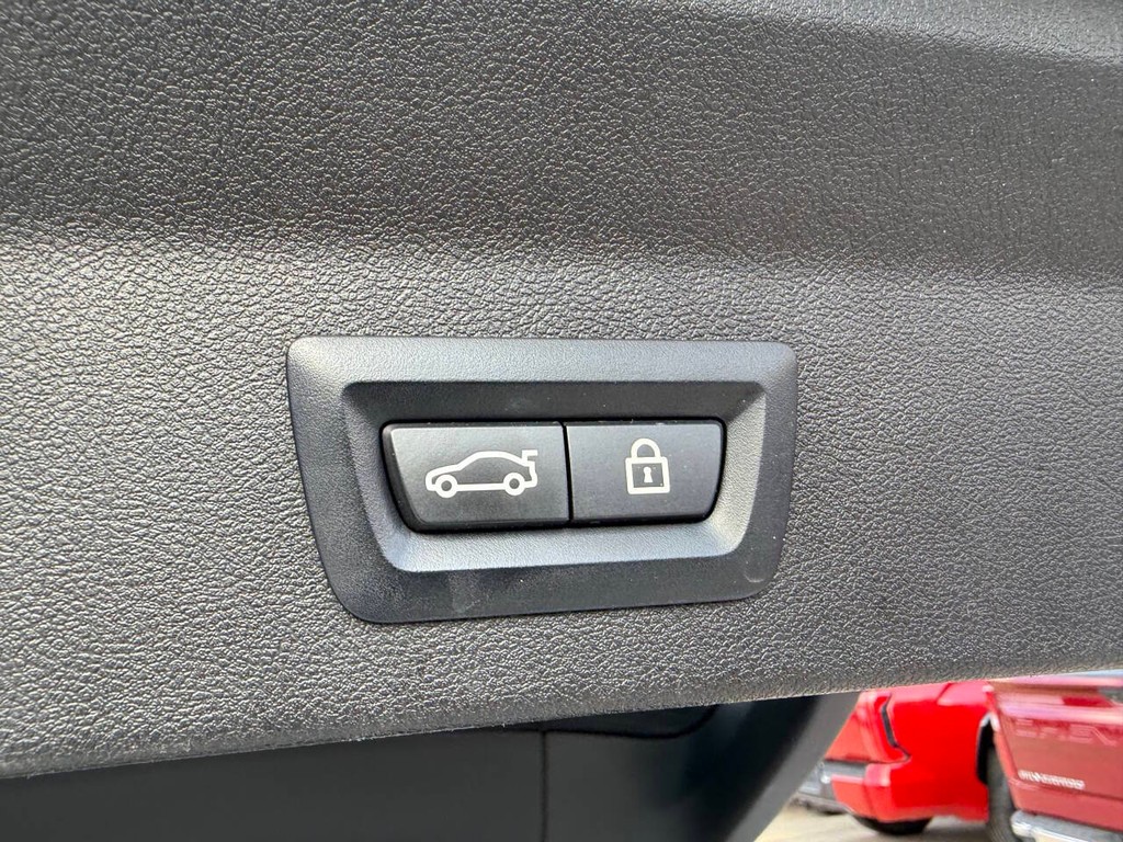 BMW X3 Vehicle Full-screen Gallery Image 40