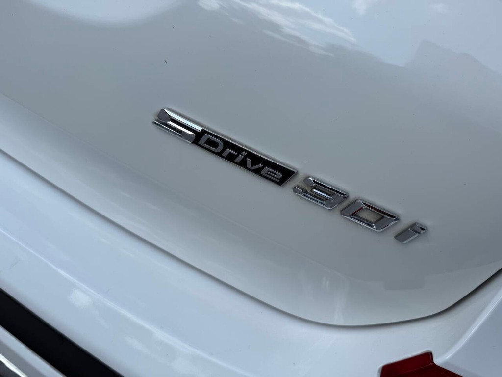 BMW X3 Vehicle Full-screen Gallery Image 41