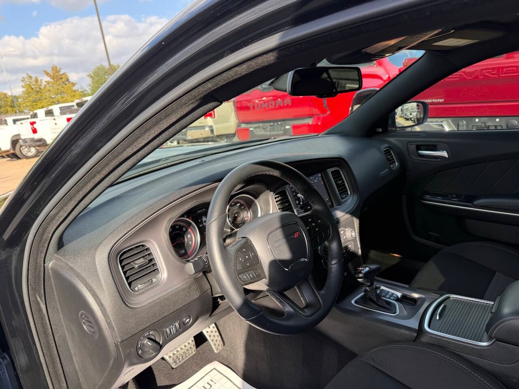 Dodge Charger Vehicle Full-screen Gallery Image 06