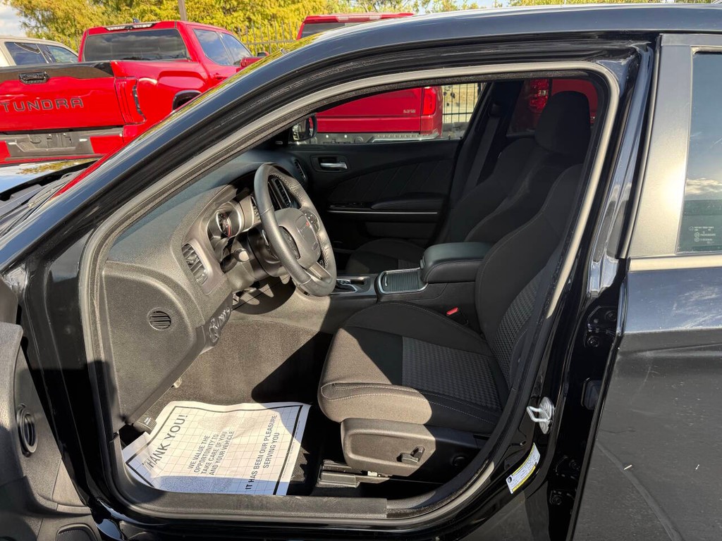 Dodge Charger Vehicle Full-screen Gallery Image 07