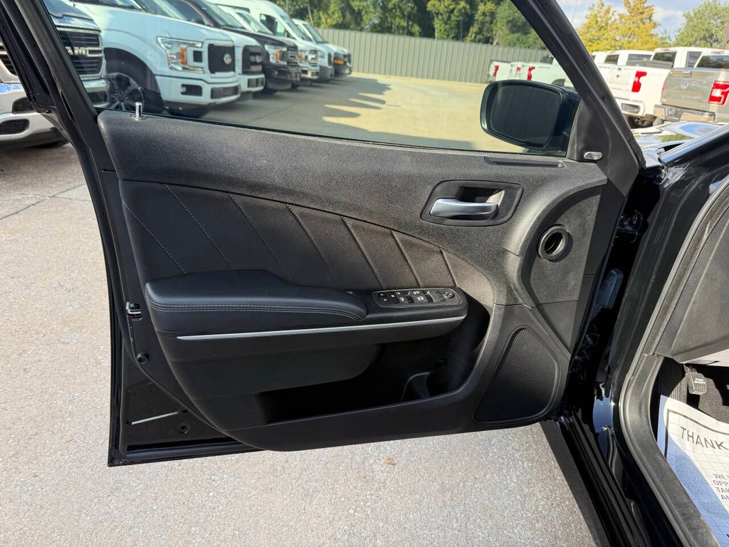 Dodge Charger Vehicle Full-screen Gallery Image 08