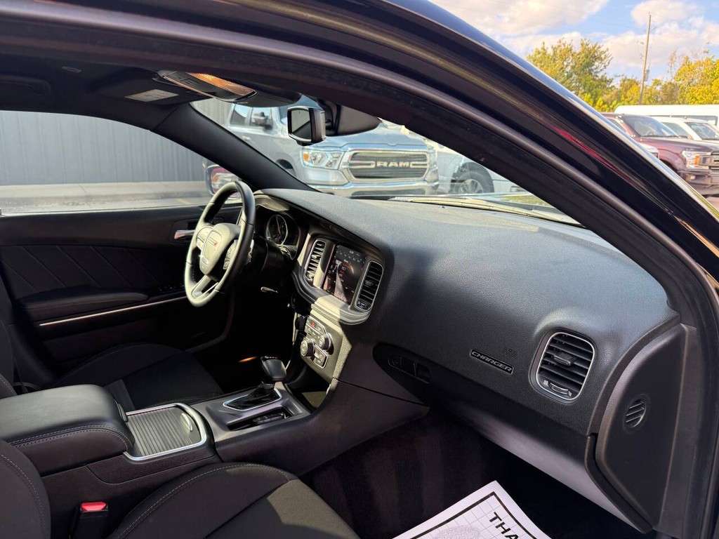 Dodge Charger Vehicle Full-screen Gallery Image 09