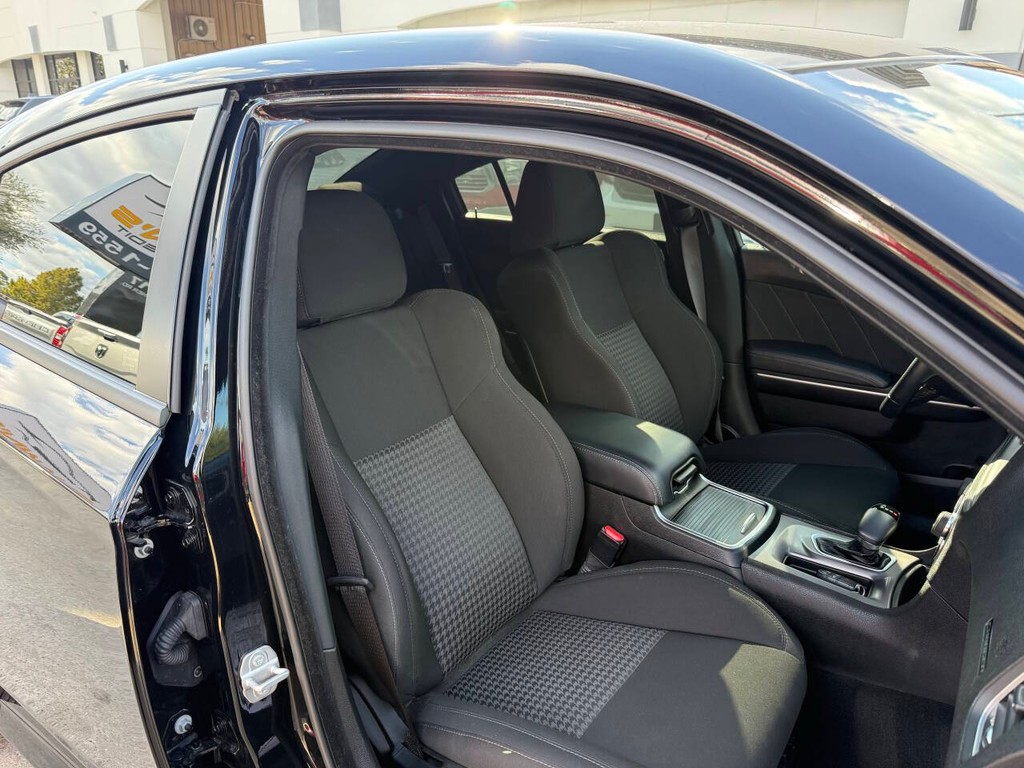 Dodge Charger Vehicle Full-screen Gallery Image 10