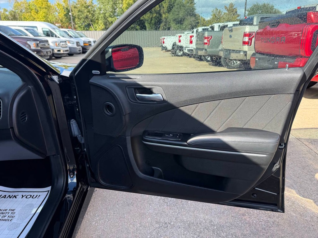 Dodge Charger Vehicle Full-screen Gallery Image 11